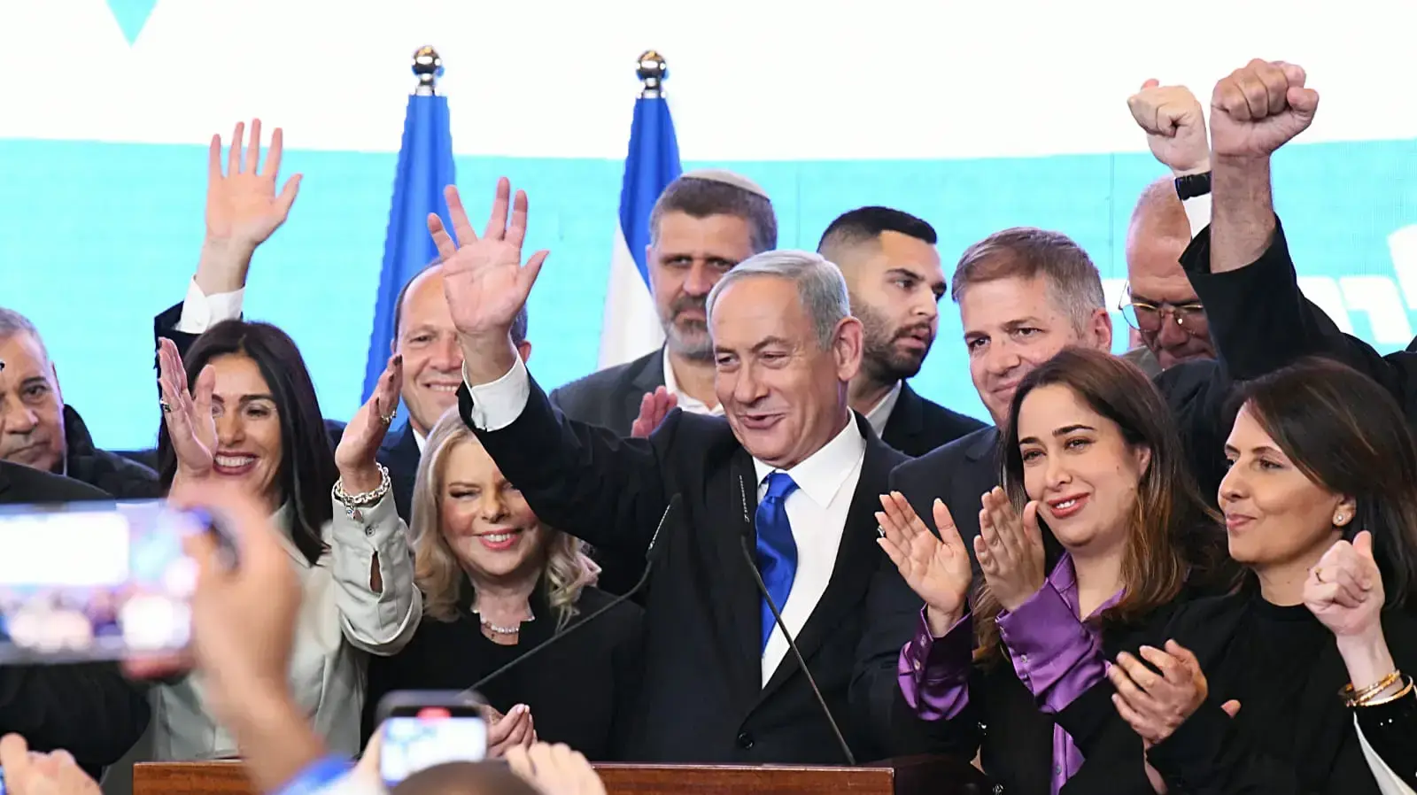 בנימין נתניהו בעצרת הליכוד לאחר הבחירות לכנסת ה-25, 2 בנובמבר 2022 בנימין נתניהו בעצרת הליכוד לאחר הבחירות לכנסת ה-25, 2 בנובמבר 2022