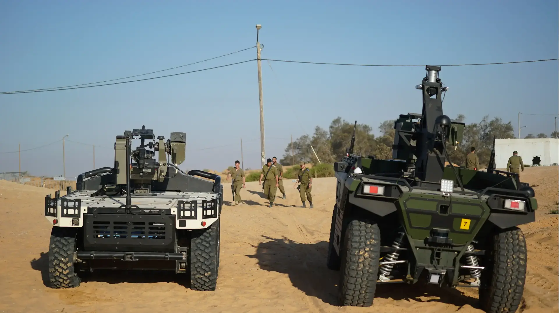 רכבים אוטונומי של הרבמ"ד: rook (לבן)
רקס או lr3 (ירוק) רכבים אוטונומי של הרבמ"ד: rook (לבן)
רקס או lr3 (ירוק)