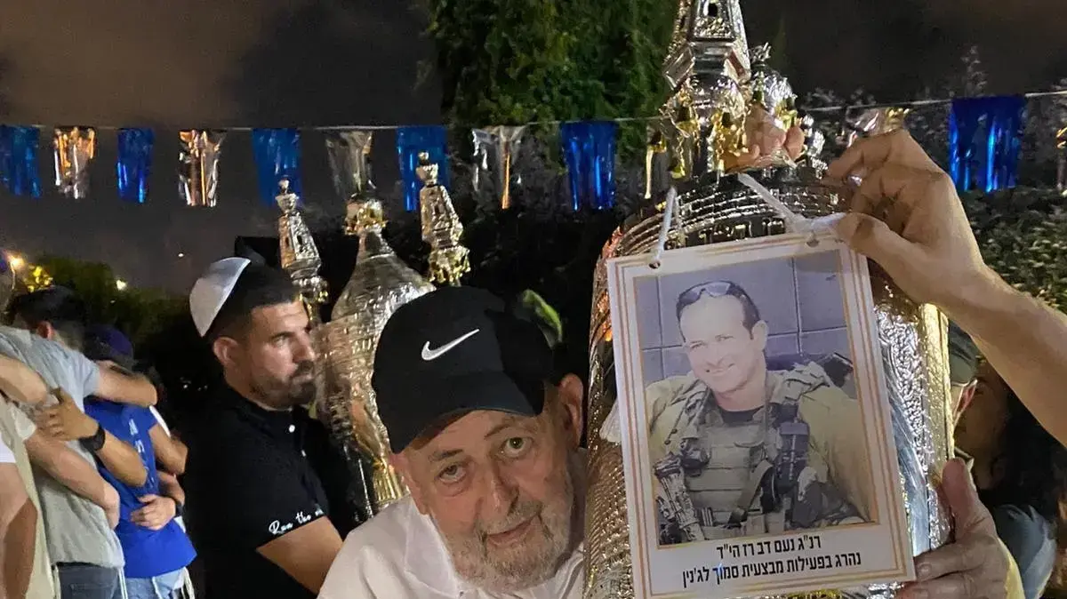 ישעיהו רוזנברג, אביו של לוחמן הימ"מ נעם רז ישעיהו רוזנברג, אביו של לוחמן הימ"מ נעם רז