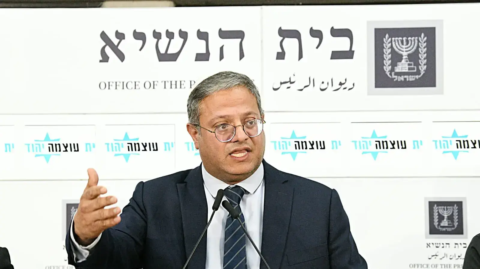 איתמר בן גביר וחברי עוצמה יהודית בסבב התייעצויות אצל נשיא המדינה יצחק הרצוג לקראת הטלת המנדט להקמת הממשלה, בית הנשיא, 10 בנובמבר 2022 איתמר בן גביר וחברי עוצמה יהודית בסבב התייעצויות אצל נשיא המדינה יצחק הרצוג לקראת הטלת המנדט להקמת הממשלה, בית הנשיא, 10 בנובמבר 2022