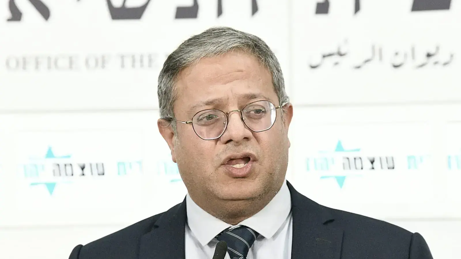 איתמר בן גביר וחברי עוצמה יהודית בסבב התייעצויות אצל נשיא המדינה יצחק הרצוג לקראת הטלת המנדט להקמת הממשלה, בית הנשיא, 10 בנובמבר 2022 איתמר בן גביר וחברי עוצמה יהודית בסבב התייעצויות אצל נשיא המדינה יצחק הרצוג לקראת הטלת המנדט להקמת הממשלה, בית הנשיא, 10 בנובמבר 2022