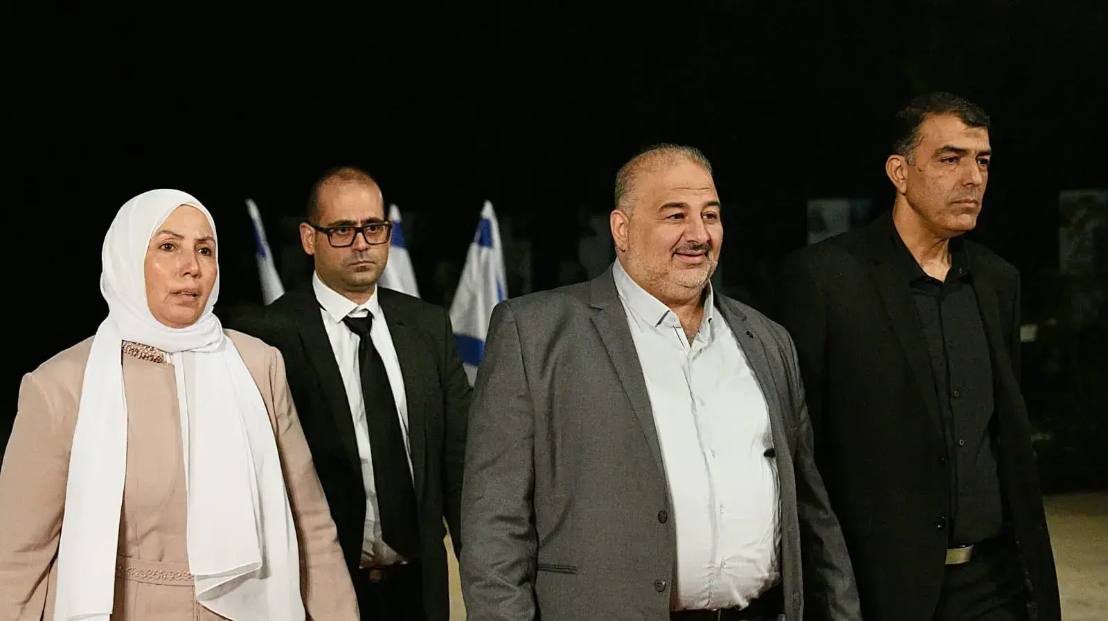 מנסור עבאס, אימאן חטיב יאסין, יאסר חוג'יראת, יחיא דהאמשה, חברי רע"ם בסבב התייעצויות אצל נשיא המדינה יצחק הרצוג לקראת הטלת המנדט להקמת הממשלה, בית הנשיא, 10 בנובמבר 2022 מנסור עבאס, אימאן חטיב יאסין, יאסר חוג'יראת, יחיא דהאמשה, חברי רע"ם בסבב התייעצויות אצל נשיא המדינה יצחק הרצוג לקראת הטלת המנדט להקמת הממשלה, בית הנשיא, 10 בנובמבר 2022