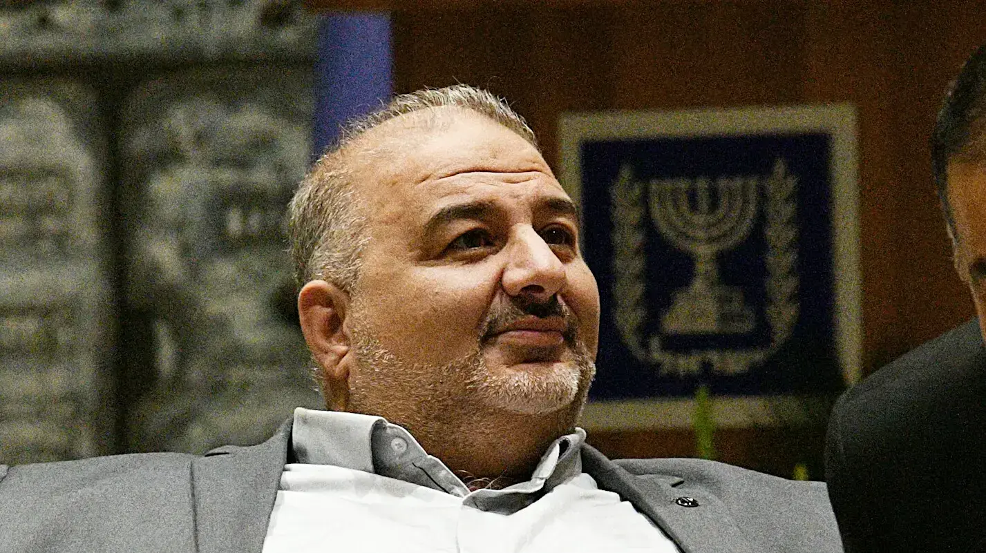 מנסור עבאס וחברי רע"ם בסבב התייעצויות אצל נשיא המדינה יצחק הרצוג לקראת הטלת המנדט להקמת הממשלה, בית הנשיא, 10 בנובמבר 2022 מנסור עבאס וחברי רע"ם בסבב התייעצויות אצל נשיא המדינה יצחק הרצוג לקראת הטלת המנדט להקמת הממשלה, בית הנשיא, 10 בנובמבר 2022