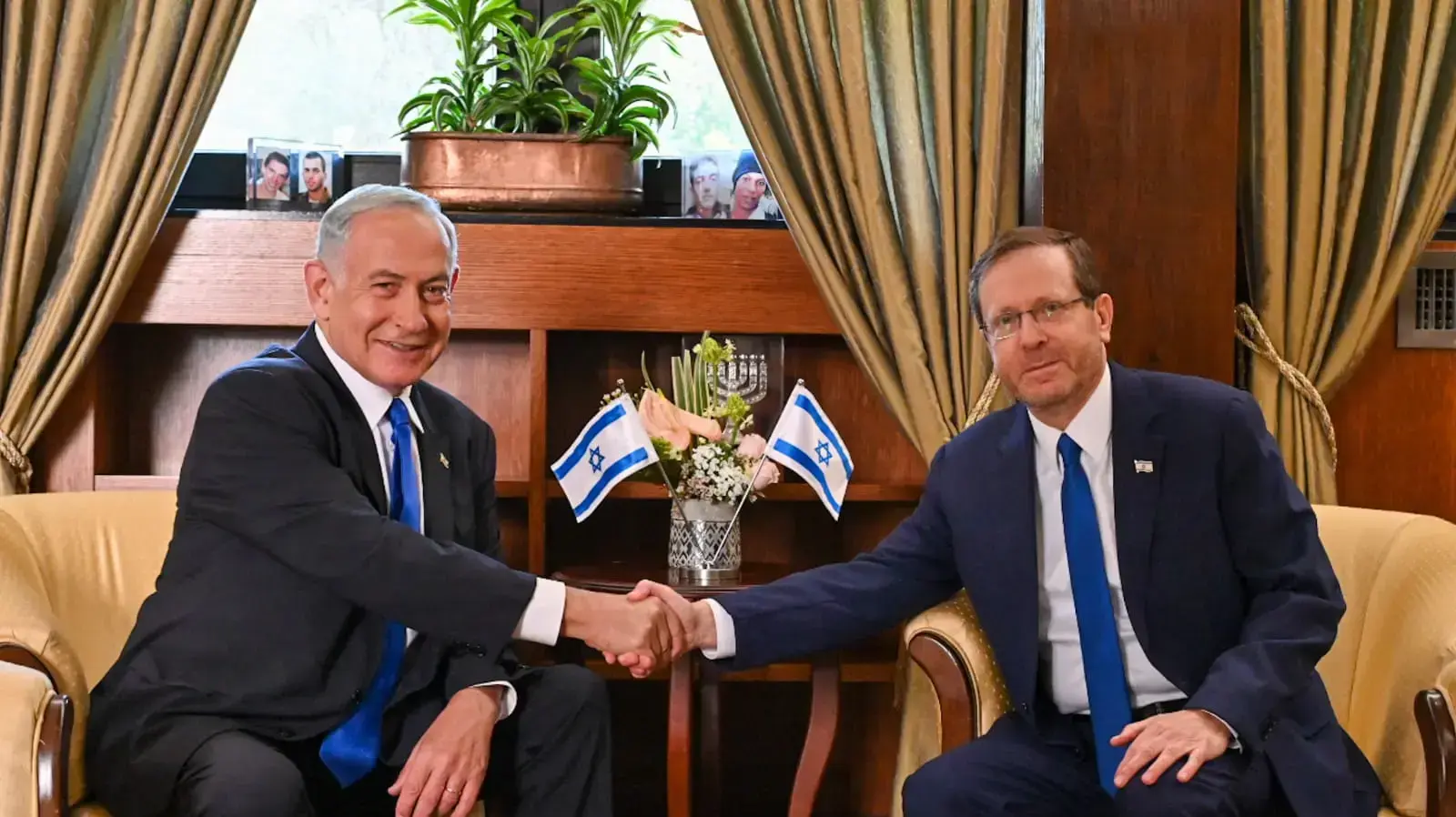 נשיא המדינה יצחק הרצוג מטיל את מלאכת הרכבת הממשלה על בנימין נתניהו, בית הנשיא, ירושלים, 13 בנובמבר 2022