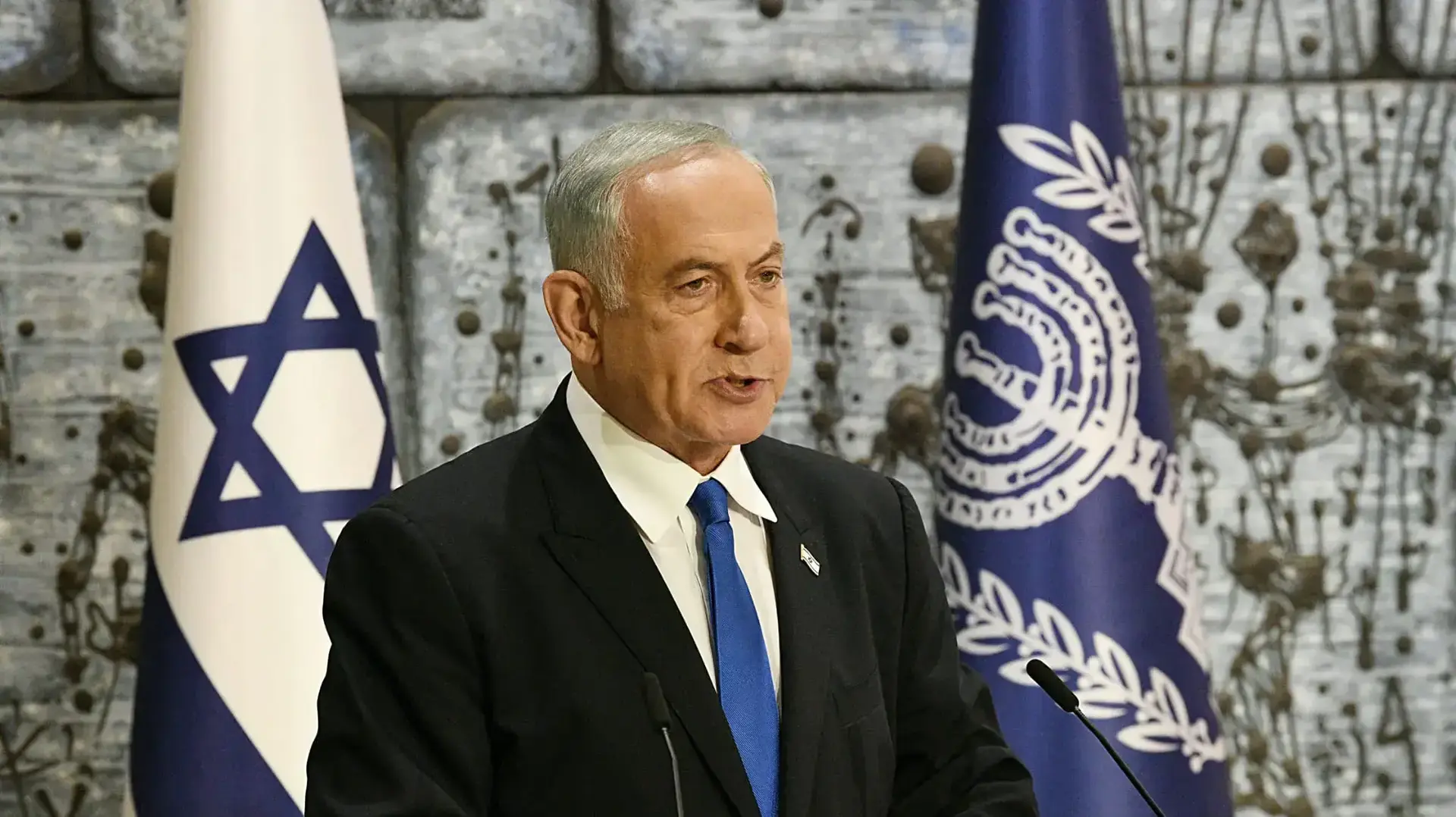 בנימין נתניהו מקבל את המנדט להרכבת הממשלה, בית הנשיא, ירושלים, 13 בנובמבר 2022 בנימין נתניהו מקבל את המנדט להרכבת הממשלה, בית הנשיא, ירושלים, 13 בנובמבר 2022