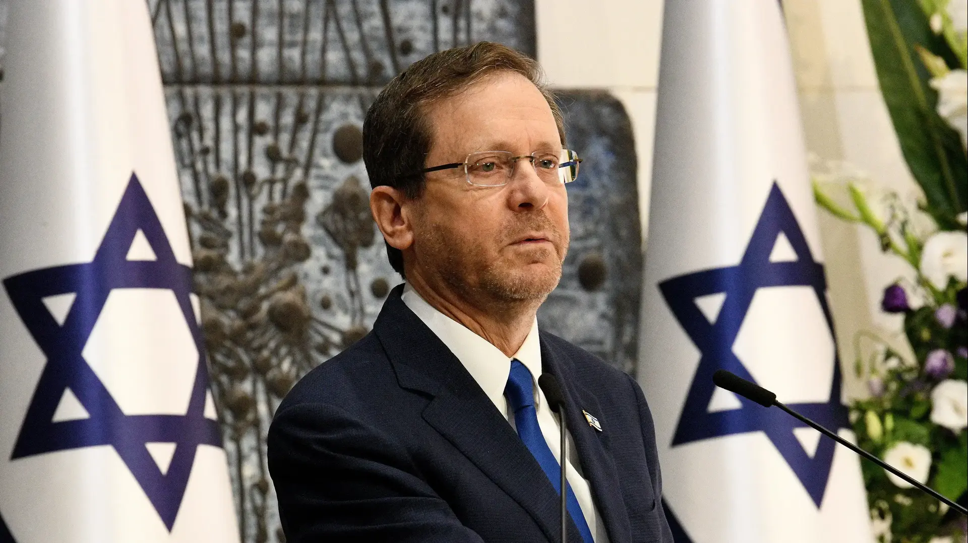 המנדט להרכבת הממשלה | נשיא המדינה, יצחק הרצוג מטיל על נתניהו בבית הנשיא את הרכבת הממשלה המנדט להרכבת הממשלה | נשיא המדינה, יצחק הרצוג מטיל על נתניהו בבית הנשיא את הרכבת הממשלה