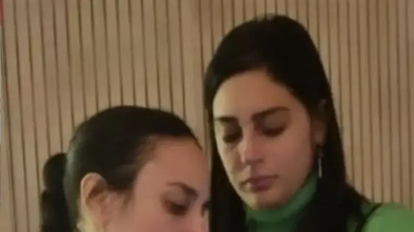אור איפרגן ונטלי סוויסה, הלכו ברחוב ליד המחבלת שהניחה את המטען ברחוב איסתיקלאל, כיכר טקסים, איסטנבול, טורקיה 14 בנובמבר 2022 אור איפרגן ונטלי סוויסה, הלכו ברחוב ליד המחבלת שהניחה את המטען ברחוב איסתיקלאל, כיכר טקסים, איסטנבול, טורקיה 14 בנובמבר 2022
