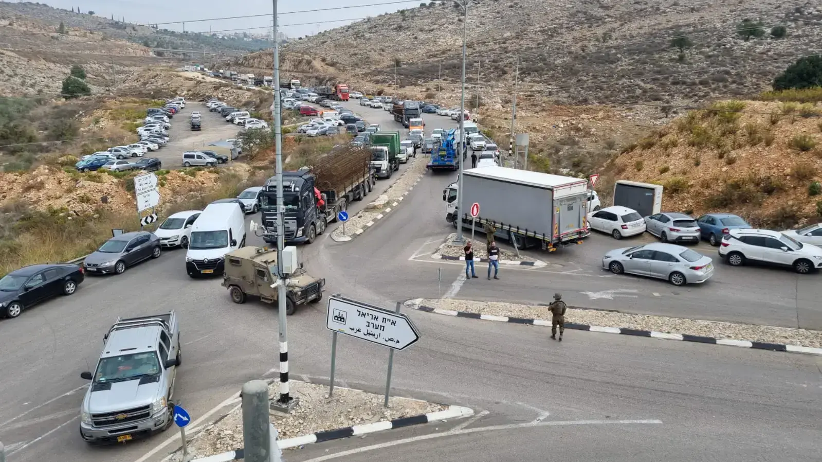 3 פצועים בפיגוע דקירה באריאל, מחבל אחד נוטרל 15 בנובמבר 2022 3 פצועים בפיגוע דקירה באריאל, מחבל אחד נוטרל 15 בנובמבר 2022