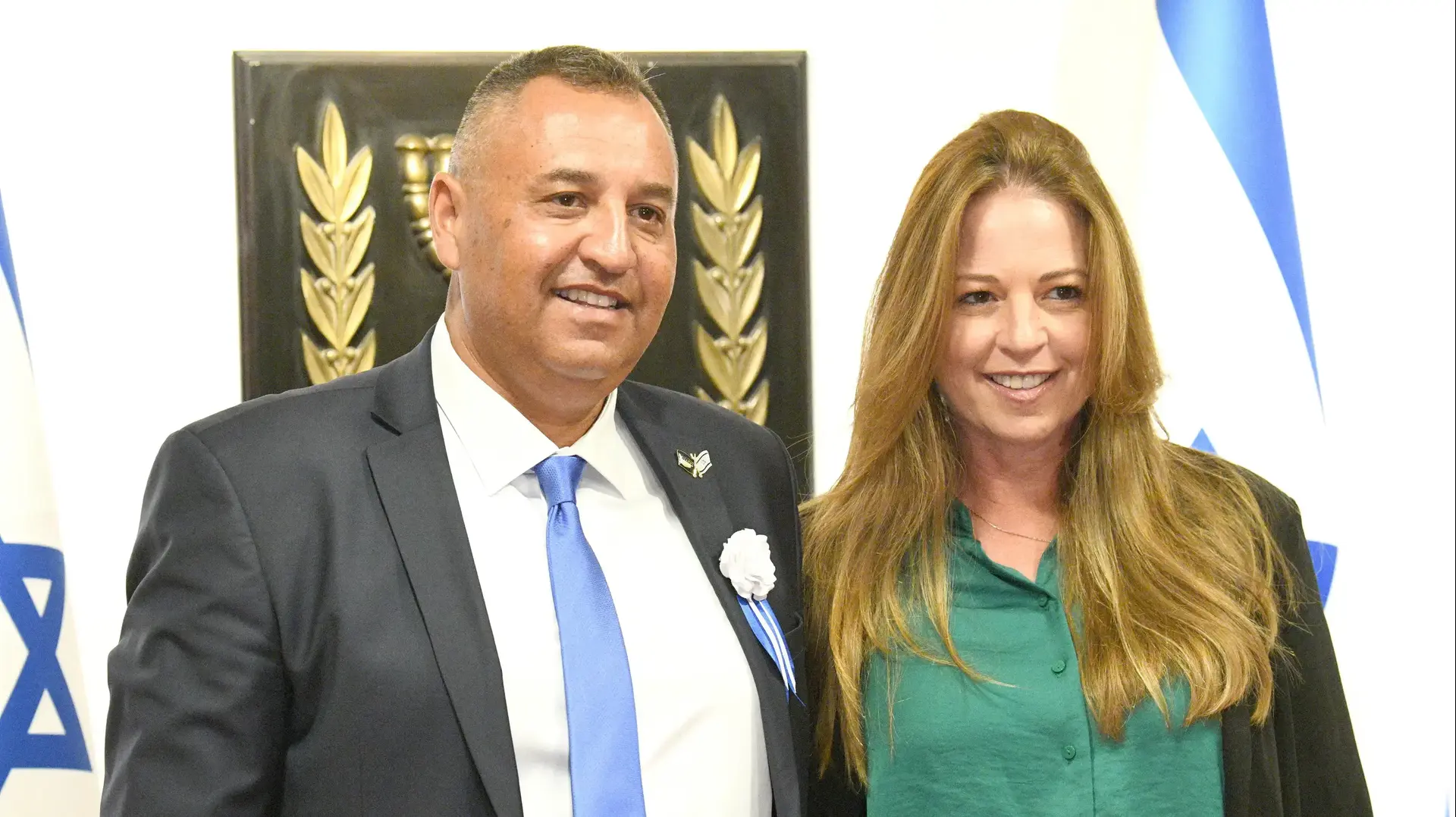 סימון דוידסון ואשתו בהשבעת הכנסת ה-25, 15 בנובמבר 2022 סימון דוידסון ואשתו בהשבעת הכנסת ה-25, 15 בנובמבר 2022