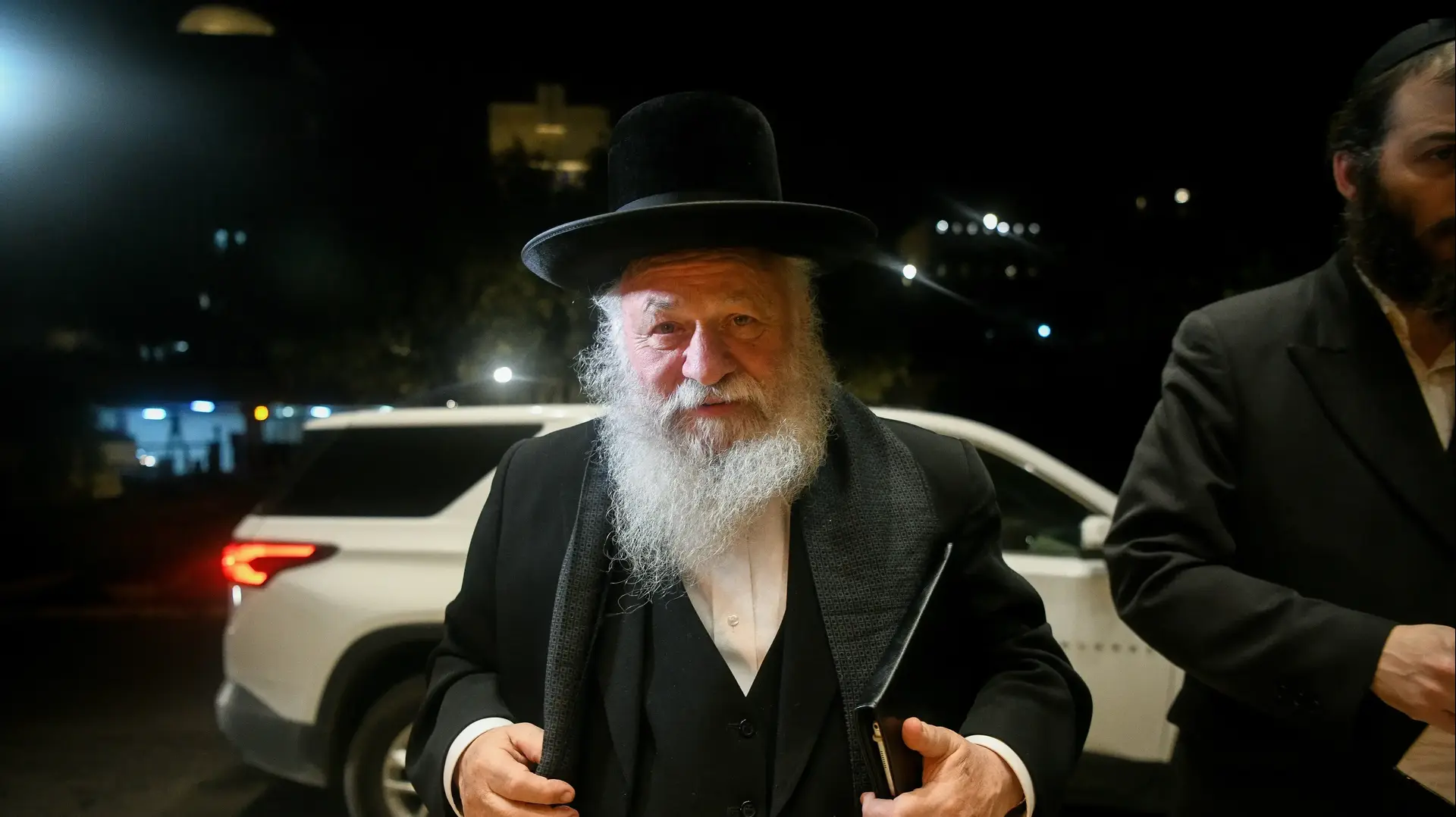 יו"ר יהדות התורה יצחק גולדקנופף מגיע לשיחות על הקמת ממשלה, מלון לאונרדו ירושלים, 17 בנובמבר 2022 יו"ר יהדות התורה יצחק גולדקנופף מגיע לשיחות על הקמת ממשלה, מלון לאונרדו ירושלים, 17 בנובמבר 2022