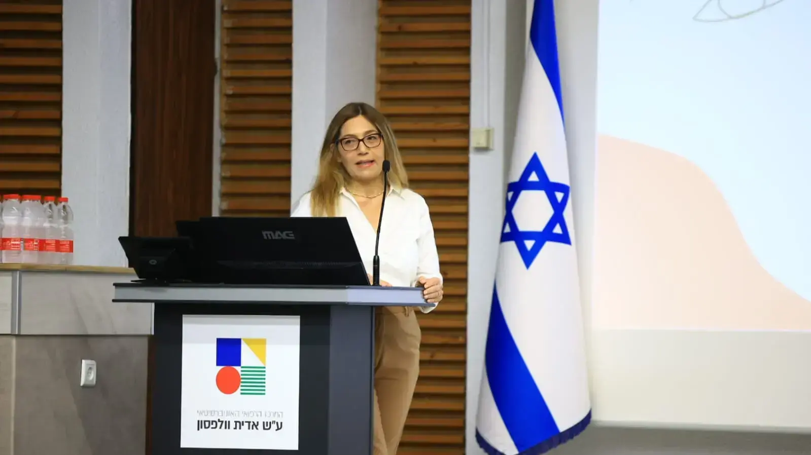 ד"ר ג'וליה ברדה
ד"ר ג'וליה ברדה