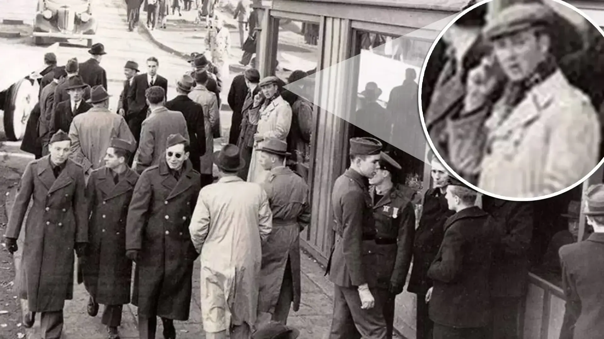 טלפון נייד בתמונה מ-1943?
טלפון נייד בתמונה מ-1943?