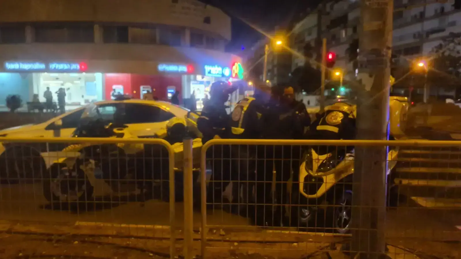 פצוע אנוש בקטטה בין הולך רגל לרוכב אופנוע בחולון 23 בנובמבר 2022 פצוע אנוש בקטטה בין הולך רגל לרוכב אופנוע בחולון 23 בנובמבר 2022