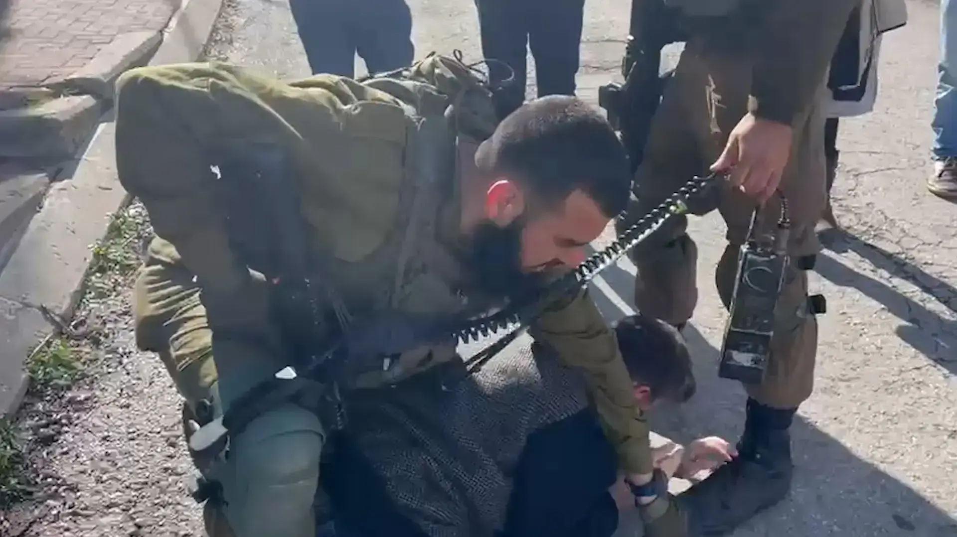 אלימות חיילים נגד פעילי שמאל
25.11.222