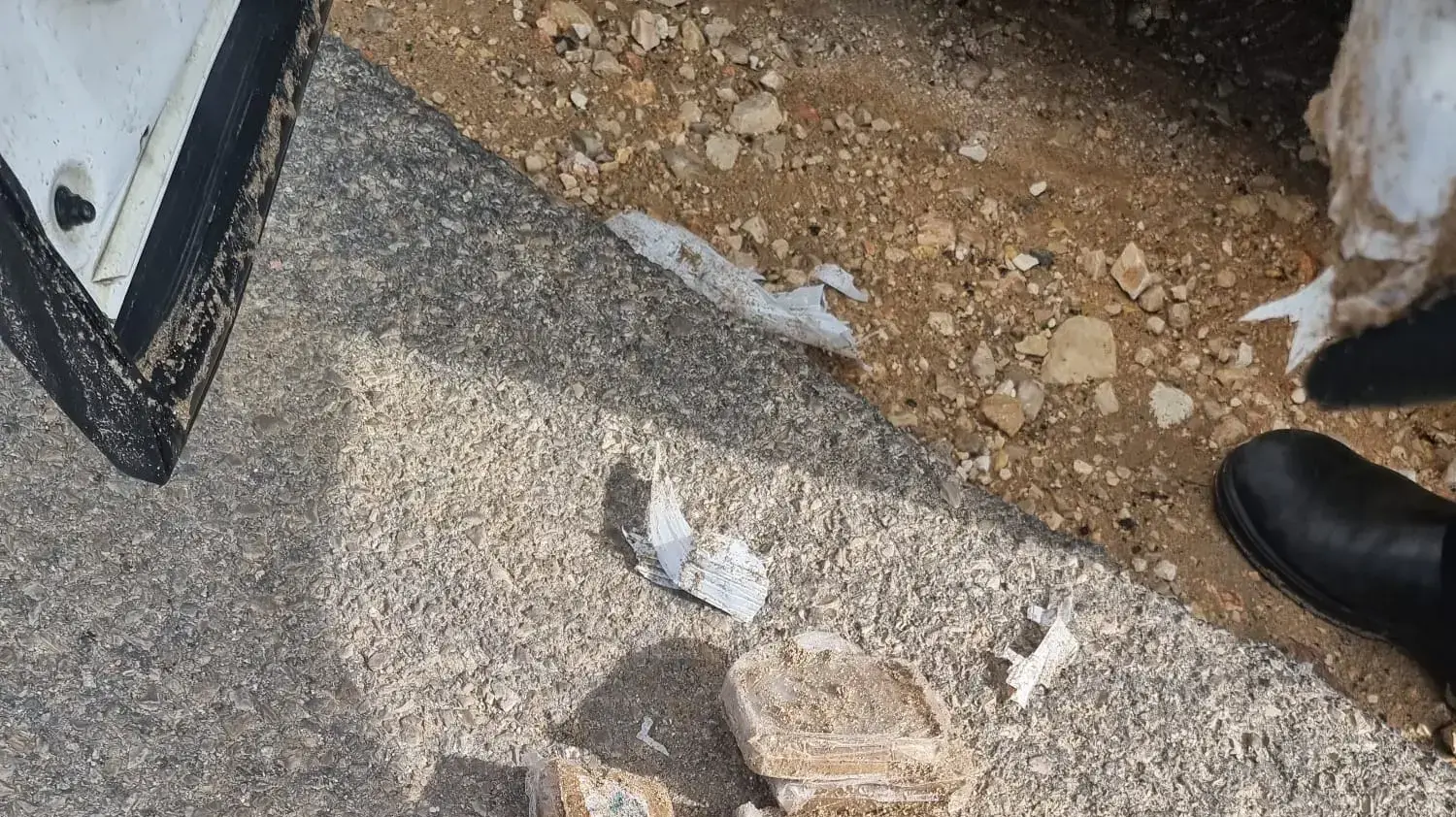 עשרות ק"ג של חומר החשוד כסם נפלטו לאורך חופי הארץ. 26 בנובמבר 2022
עשרות ק"ג של חומר החשוד כסם נפלטו לאורך חופי הארץ. 26 בנובמבר 2022