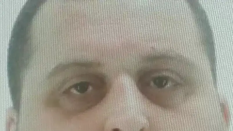 רפי בן שלום, הורשע בעבר בשני ניסיונות רצח של דמויות המזוהות עם שמוליק הרוש, יריבו המר של מיכאל מור. רפי בן שלום, הורשע בעבר בשני ניסיונות רצח של דמויות המזוהות עם שמוליק הרוש, יריבו המר של מיכאל מור.