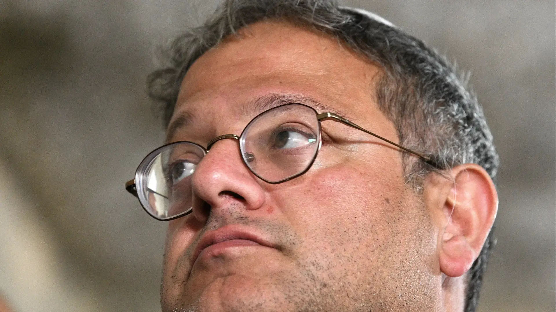 איתמר בן גביר בהלווית יורי וולקוב, בית העלמין חולון, 28 בנובמבר 2022 איתמר בן גביר בהלווית יורי וולקוב, בית העלמין חולון, 28 בנובמבר 2022