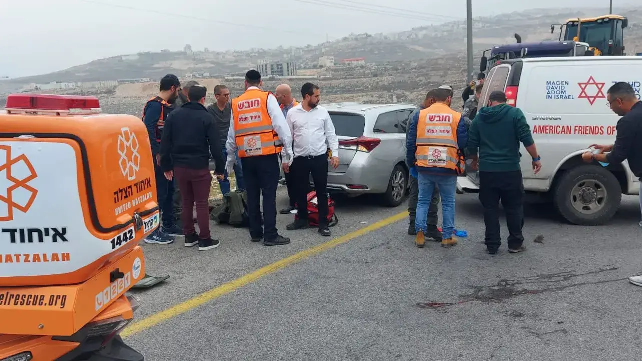 חשד לפיגוע בבנימין: הולכת רגל נפצעה באורח בינוני, הנהג הדורס נמלט חשד לפיגוע בבנימין: הולכת רגל נפצעה באורח בינוני, הנהג הדורס נמלט