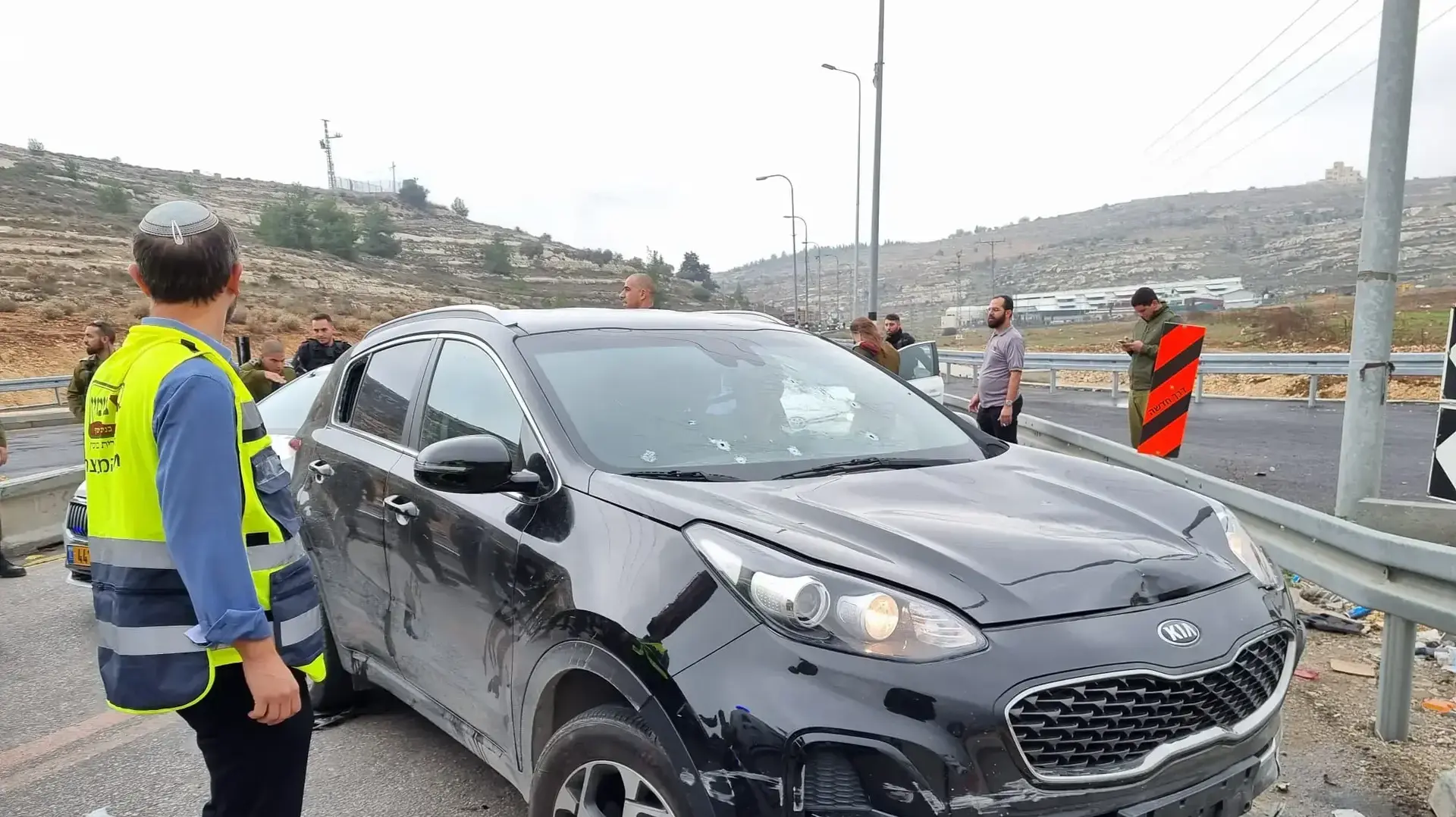 פיגוע דריסה בבנימין: הולכת רגל נפצעה קשה, הנהג נורה בתום מרדף
29.11.22 פיגוע דריסה בבנימין: הולכת רגל נפצעה קשה, הנהג נורה בתום מרדף
29.11.22