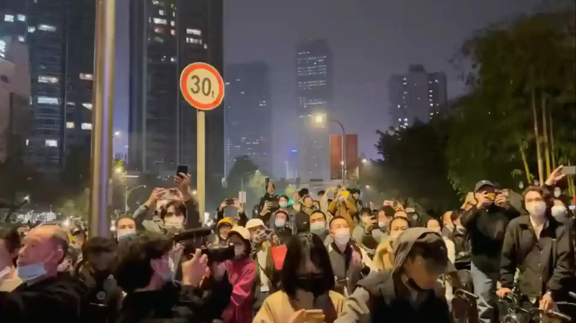 מחאה בסין נגד מגבלות הקורונה מחאה בסין נגד מגבלות הקורונה