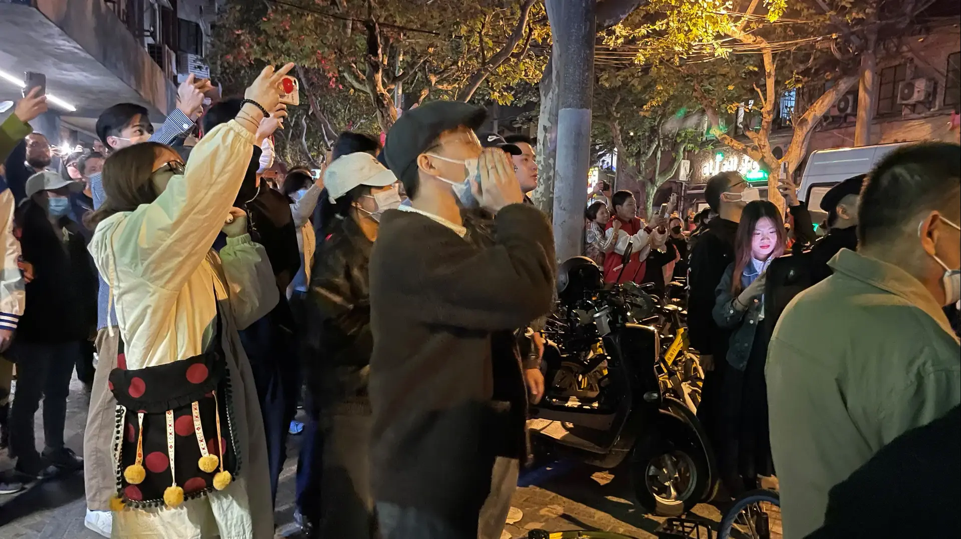 מחאה בסין נגד מגבלות הקורונה מחאה בסין נגד מגבלות הקורונה