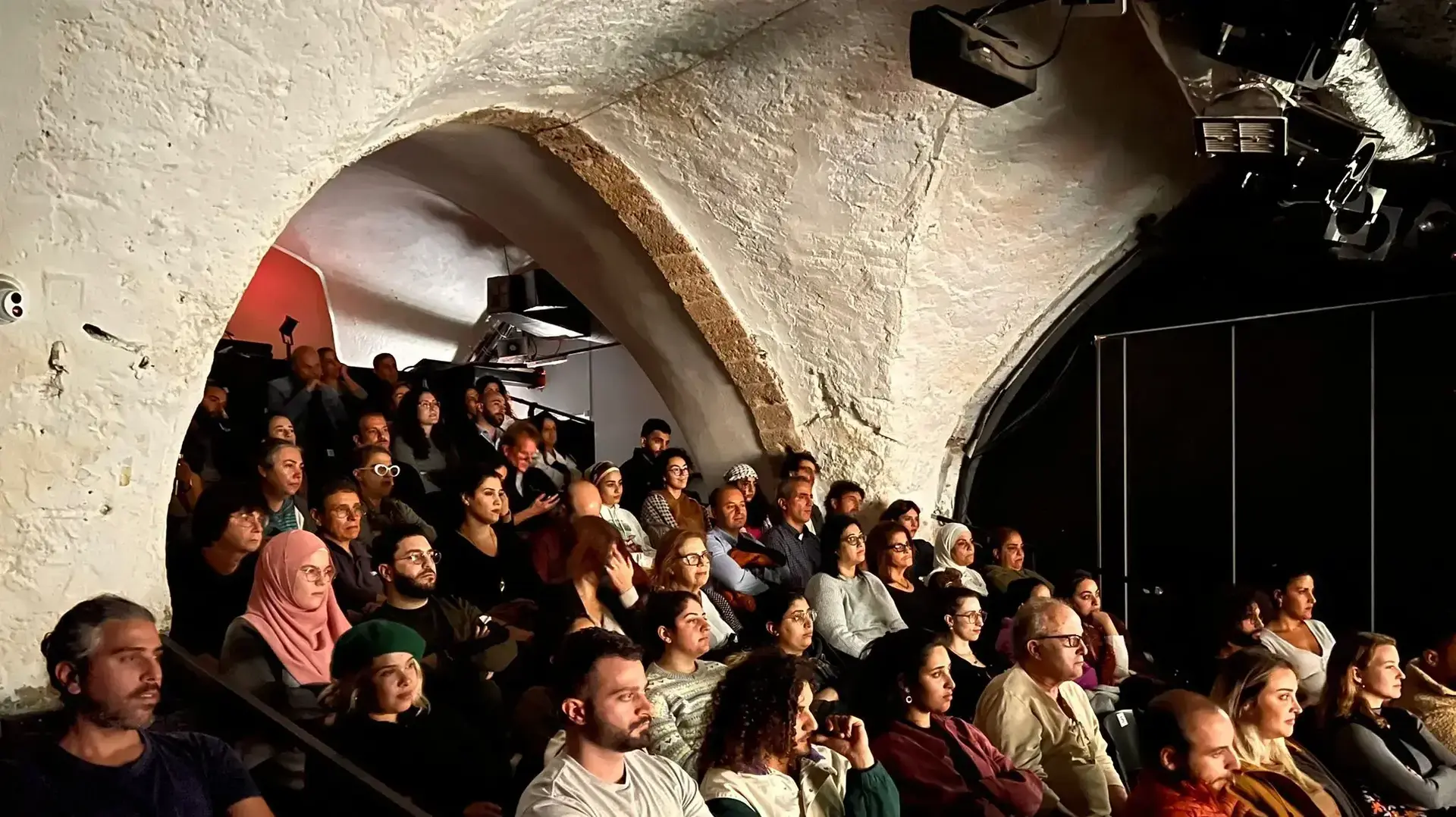 הקרנה של הסרט פארחה תיאטרון אלסראיא הקרנה של הסרט פארחה תיאטרון אלסראיא