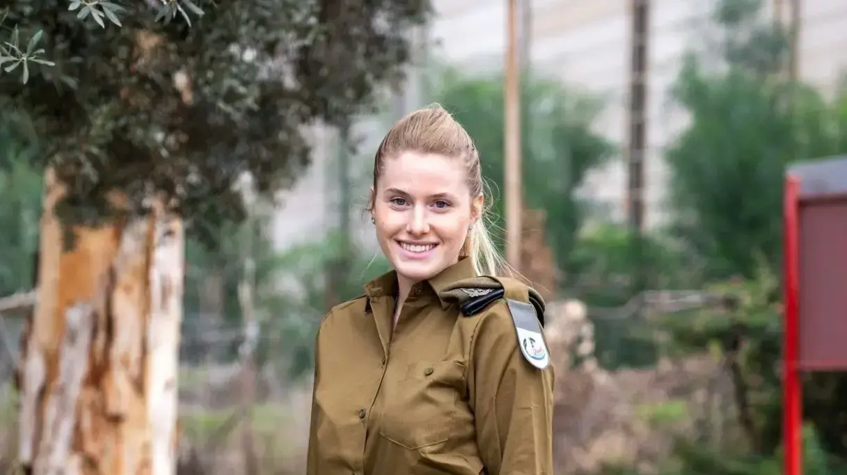מהפכת הלבוש יוצאת לדרך- צה"ל משנה את מדי הבנות מהפכת הלבוש יוצאת לדרך- צה"ל משנה את מדי הבנות