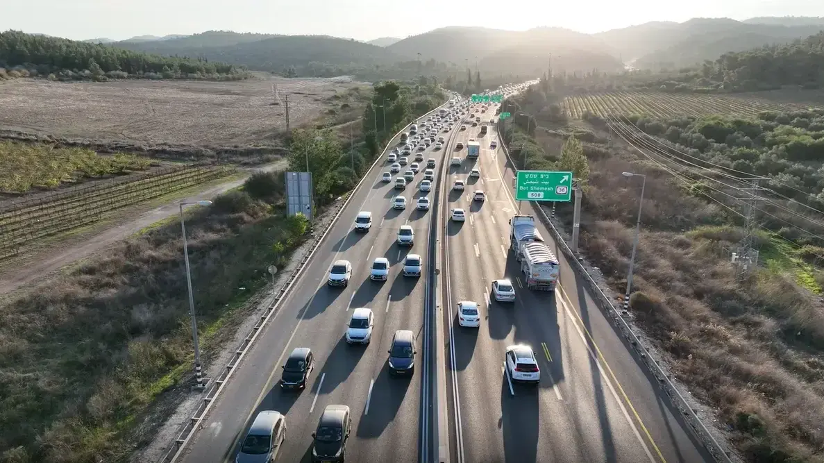 היום הראשון של הפעלת נתיב התח"צ בכביש 1 לירושלים היום הראשון של הפעלת נתיב התח"צ בכביש 1 לירושלים