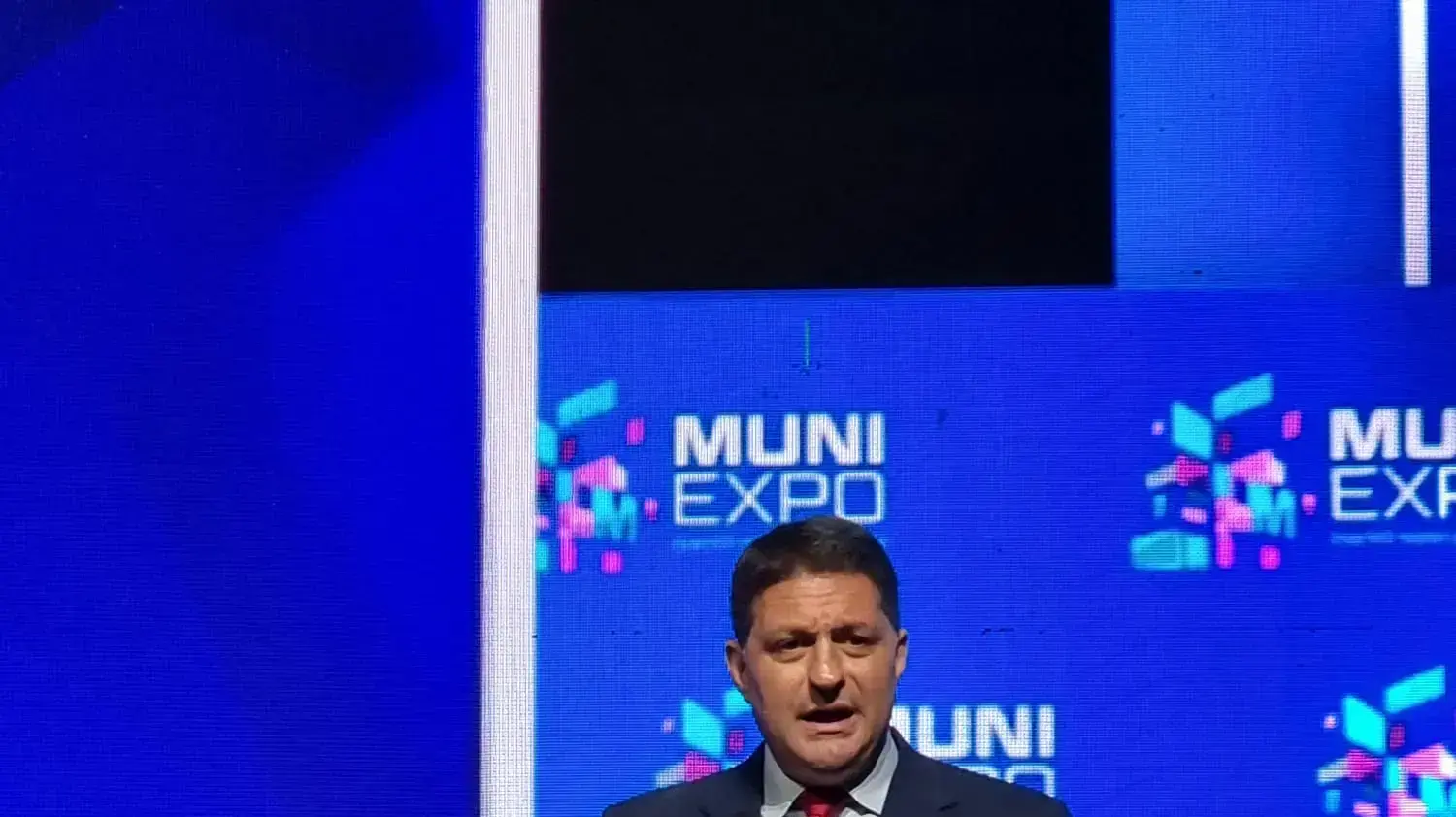 יו"ר מרכז השלטון המקומי, חיים ביבס, בוועידת החדשנות של מרכז השלטון המקומי MUNI WORLD 2022 מול 80 ראשי רשויות מכל העולם יו"ר מרכז השלטון המקומי, חיים ביבס, בוועידת החדשנות של מרכז השלטון המקומי MUNI WORLD 2022 מול 80 ראשי רשויות מכל העולם