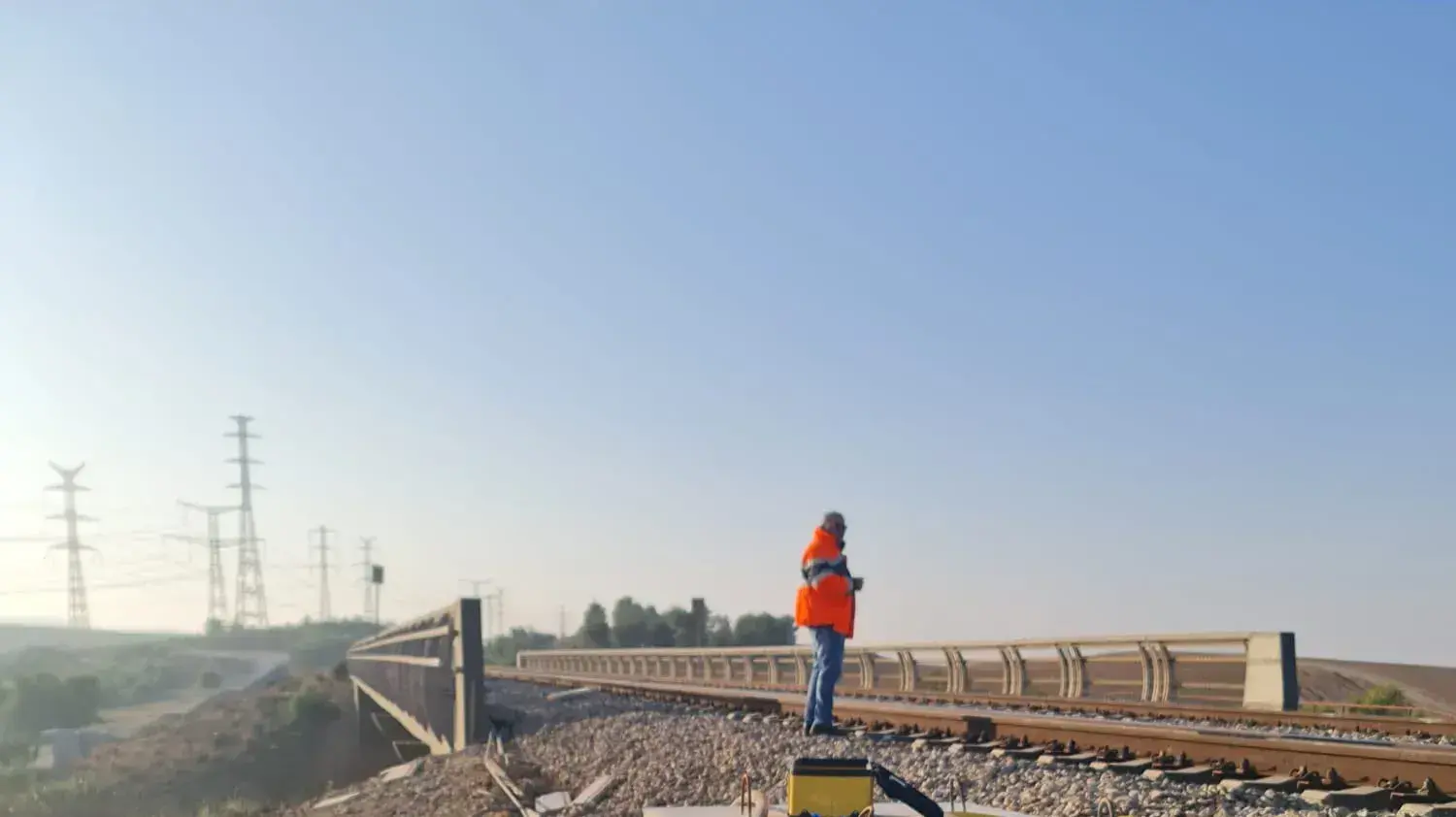 מאות מטרים של כבלי תקשורת נחתכו ונגנבו ממערכת האיתות של רכבת ישראל באזור להבים. 10 בדצמבר 2022 מאות מטרים של כבלי תקשורת נחתכו ונגנבו ממערכת האיתות של רכבת ישראל באזור להבים. 10 בדצמבר 2022