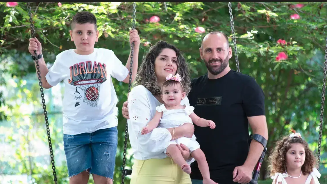 הילל ביסאן ומשפחתו
הסוהר שנורה באירוע בכלא רימונים
וזכה לאות מופת על אומץ ליבו הילל ביסאן ומשפחתו
הסוהר שנורה באירוע בכלא רימונים
וזכה לאות מופת על אומץ ליבו