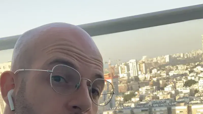 אורן חננייב תושב קרית ים בן 28, החשוד בביצוע עבירות פדופיליה ועבירות מין תוך ניצול גישתו לחדרי ניתוח בבתי החולים בו הוא מועסק 13 בדצמבר 2022