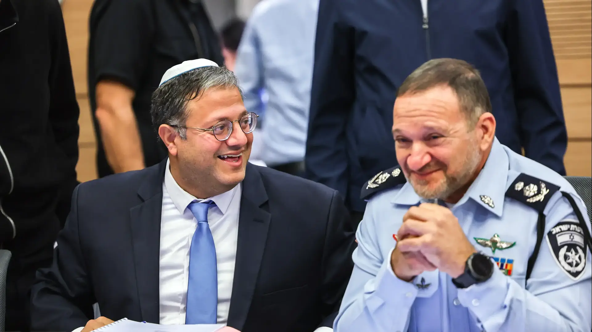 לקראת הדיון בהצעת חוק "בן גביר" להכפפת המשטרה למדיניות השר, מפכ"ל המשטרה קובי שבתאי ואיתמר בן גביר, אולם ועדת הפנים. 14 בדצמבר 2022 לקראת הדיון בהצעת חוק "בן גביר" להכפפת המשטרה למדיניות השר, מפכ"ל המשטרה קובי שבתאי ואיתמר בן גביר, אולם ועדת הפנים. 14 בדצמבר 2022