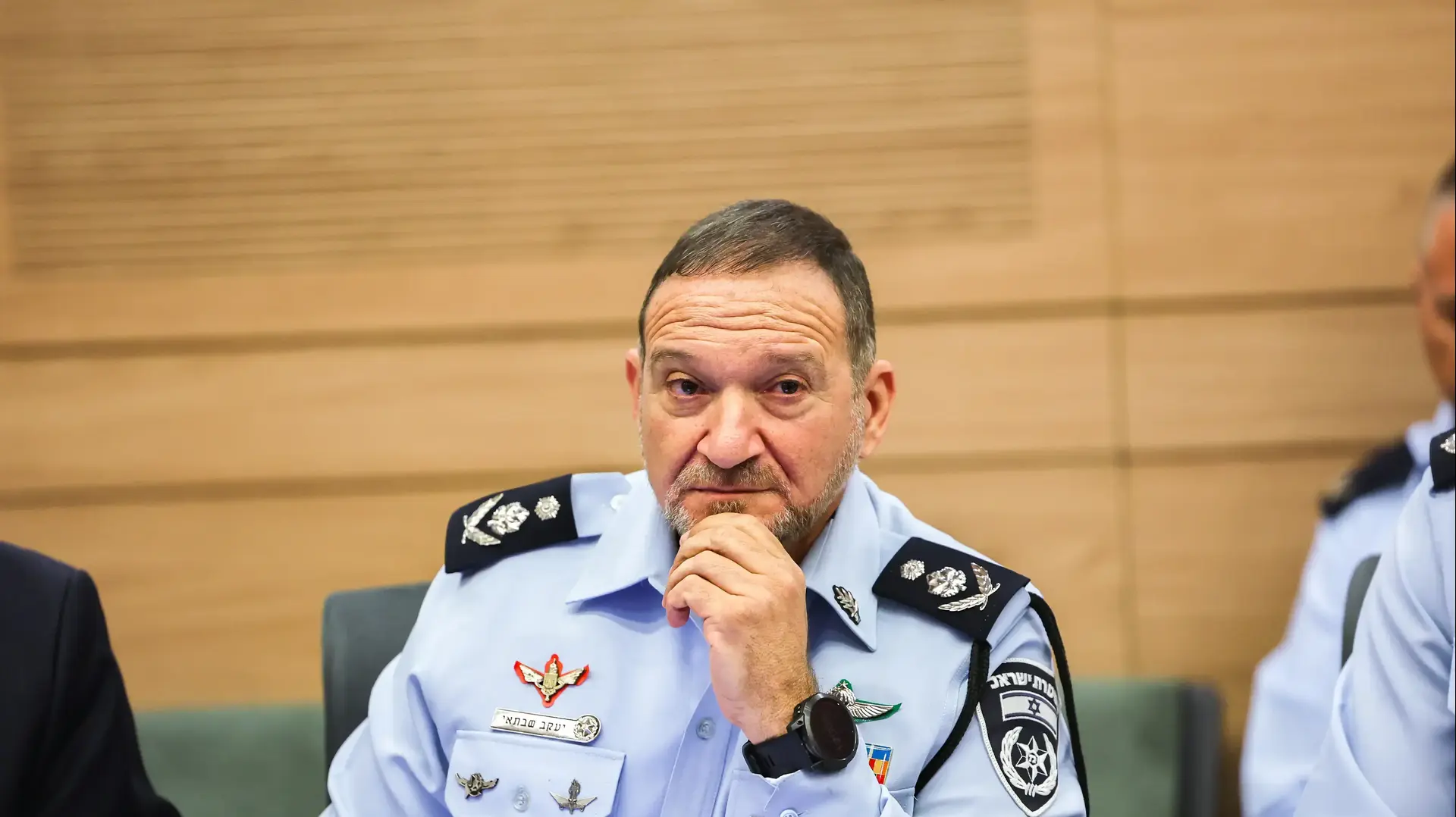 לקראת הדיון בהצעת חוק "בן גביר" להכפפת המשטרה למדיניות השר, מפכ"ל המשטרה קובי שבתאי ואיתמר בן גביר, אולם ועדת הפנים. 14 בדצמבר 2022 לקראת הדיון בהצעת חוק "בן גביר" להכפפת המשטרה למדיניות השר, מפכ"ל המשטרה קובי שבתאי ואיתמר בן גביר, אולם ועדת הפנים. 14 בדצמבר 2022