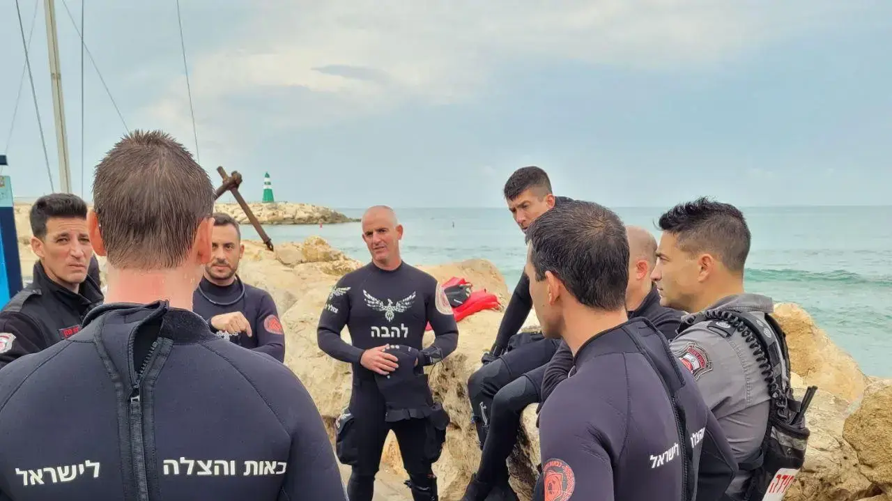 חיפושים אחר הצוללן הנעדר בחוף הילטון בתל אביב. 14 בדצמבר 2022 חיפושים אחר הצוללן הנעדר בחוף הילטון בתל אביב. 14 בדצמבר 2022