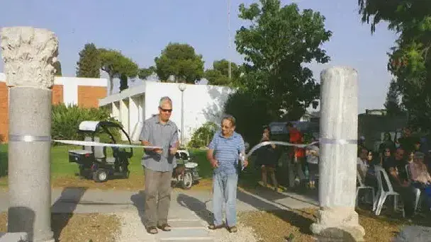 שרגא גלז עם איציק חולבסקי, ראש המוא"ז מגידו, חונכים את גן המייסדים במגידו. שרגא גלז עם איציק חולבסקי, ראש המוא"ז מגידו, חונכים את גן המייסדים במגידו.