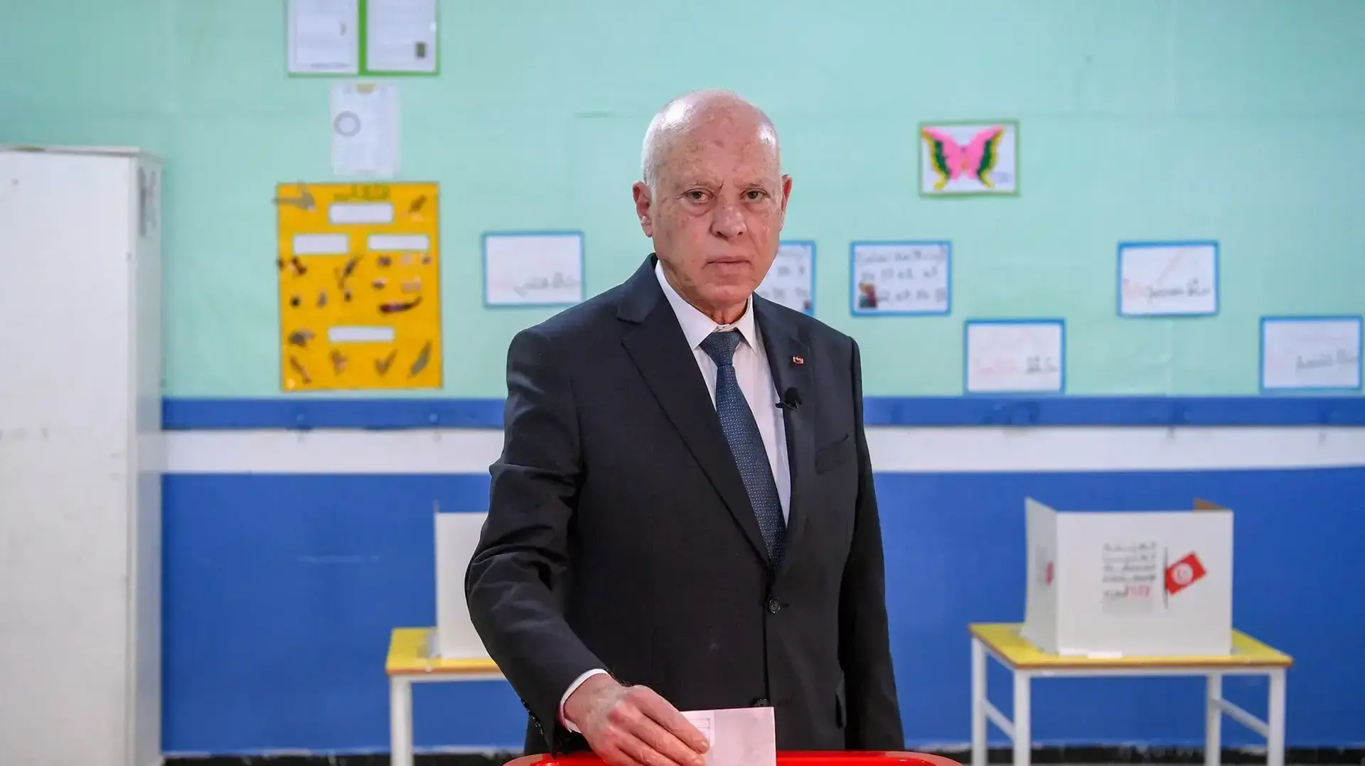 נשיא תוניסיה קייס סעיד מצביע בבחירות לפרלמנט בקלפי בתוניס, 17 בדצמבר 2022