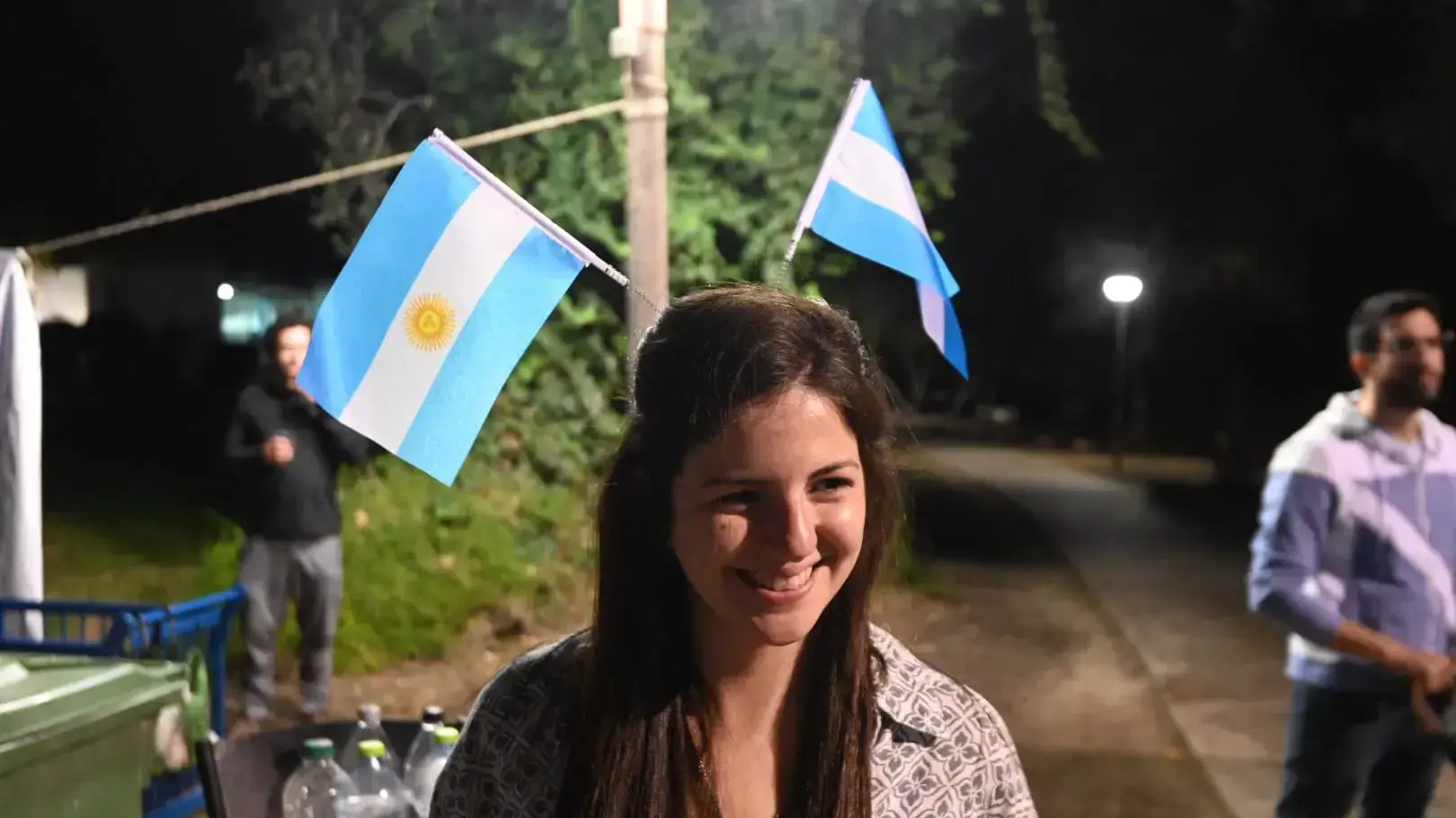 אוהדי ארגנטינה צופים בגמר המונדיאל, קיבוץ מפלסים. 18 בדצמבר 2022 אוהדי ארגנטינה צופים בגמר המונדיאל, קיבוץ מפלסים. 18 בדצמבר 2022