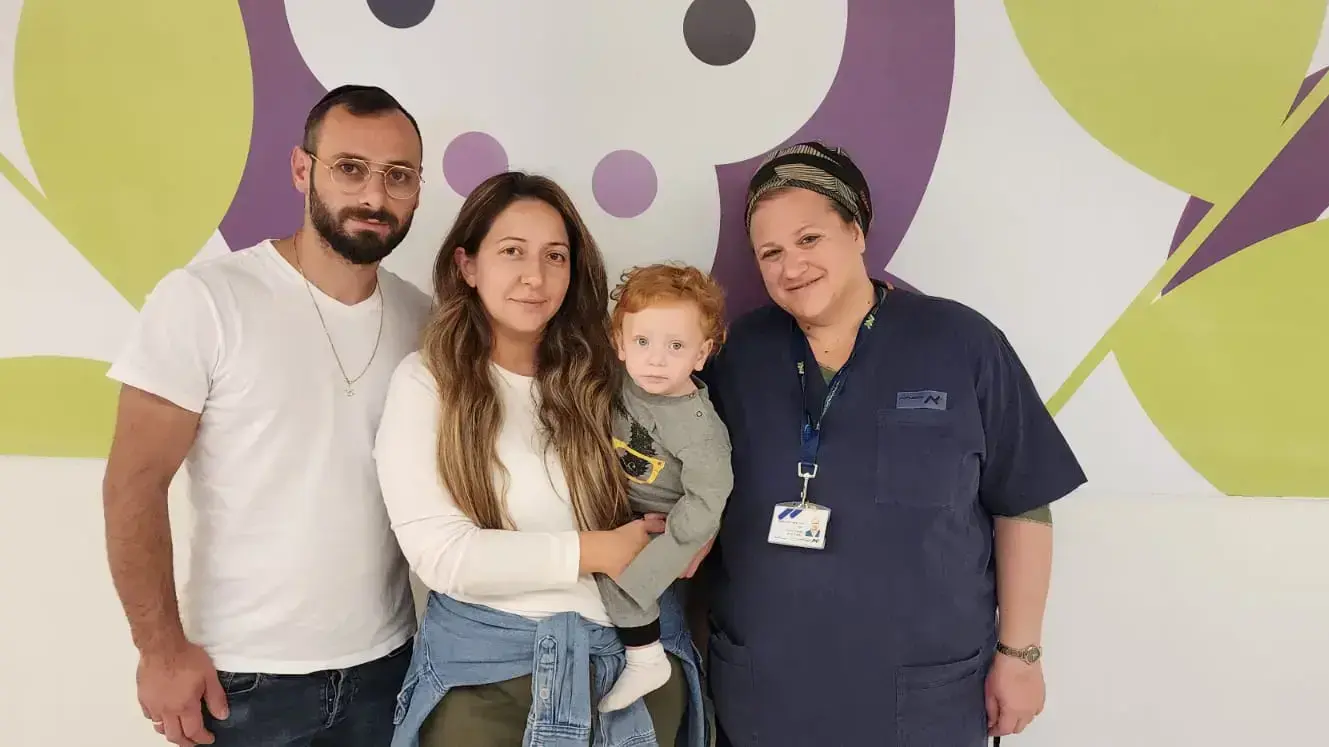 משפחת אברהם בבית החולים משפחת אברהם בבית החולים