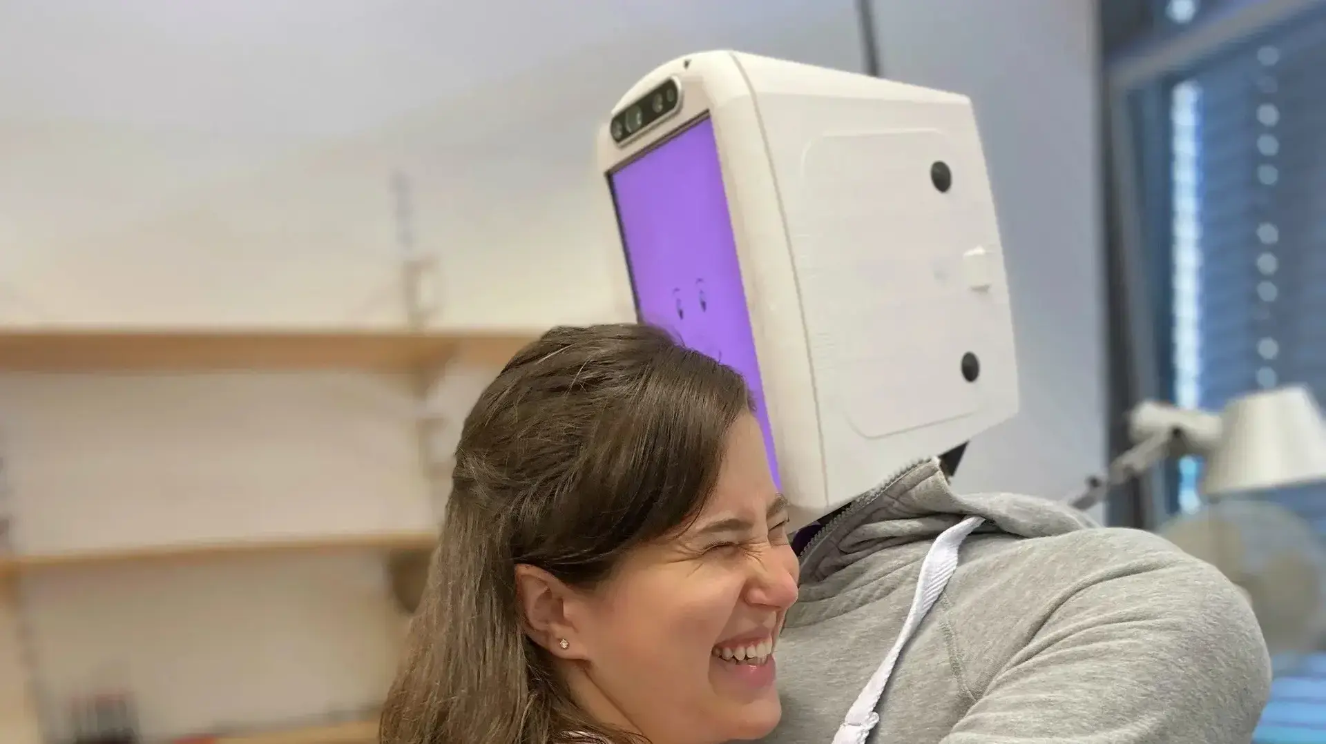 ההאגיבוט, רובוט גרמני שיודע להעניק חיבוקים. 21 בדצמבר 2022 ההאגיבוט, רובוט גרמני שיודע להעניק חיבוקים. 21 בדצמבר 2022