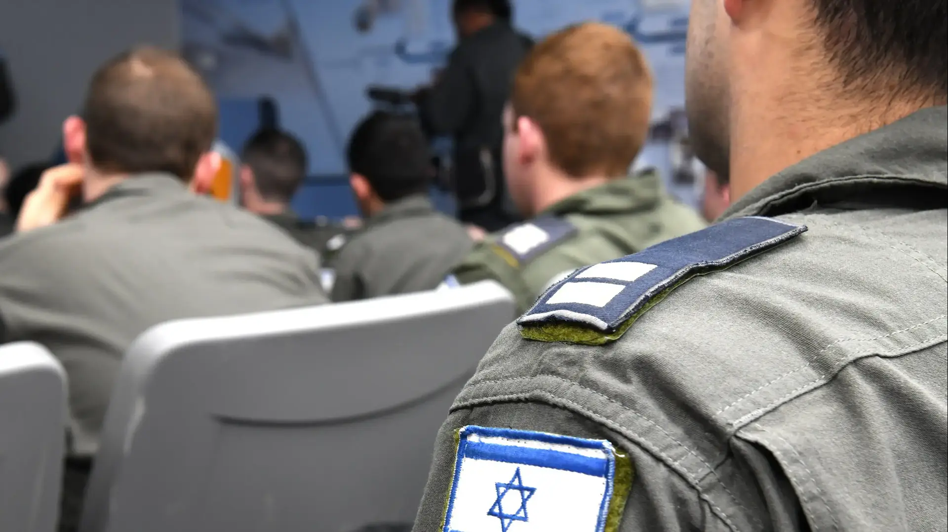 חברי טייסת 69, במפגש עם הרמטכ"ל אביב כוכבי, בסיס חצרים, 20 בדצמבר 2022 חברי טייסת 69, במפגש עם הרמטכ"ל אביב כוכבי, בסיס חצרים, 20 בדצמבר 2022