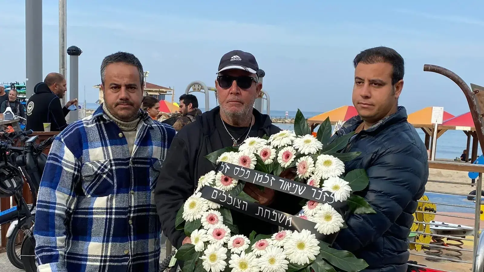 עשרות צוללנים חזרו לחוף בו טבע שניאור וקיימו טקס לזכרו במים. 23 בדצמבר 2022 עשרות צוללנים חזרו לחוף בו טבע שניאור וקיימו טקס לזכרו במים. 23 בדצמבר 2022