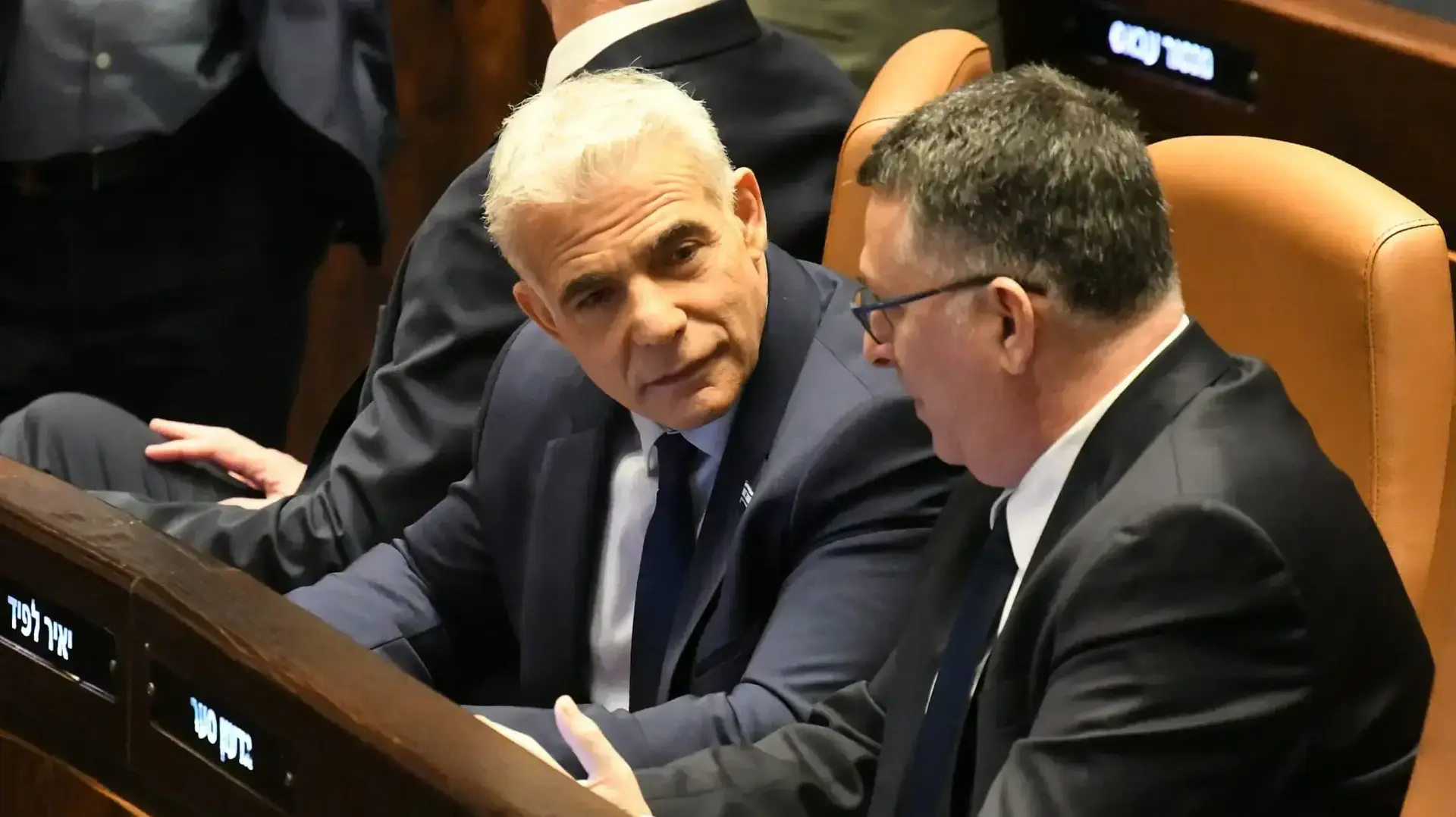 יאיר לפיד, גדעון סער, דיון השבעת הממשלה, כנסת, 29 בדצמבר 2022 יאיר לפיד, גדעון סער, דיון השבעת הממשלה, כנסת, 29 בדצמבר 2022