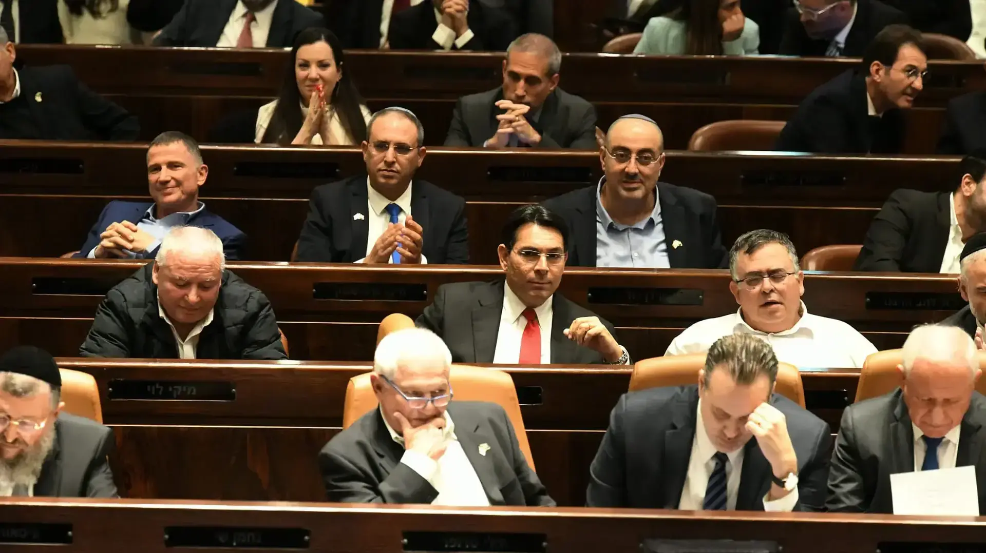 מיקי זוהר, דוד ביטן, דני דנון בהשבעת הממשלה, כנסת, 29 בדצמבר 2022 מיקי זוהר, דוד ביטן, דני דנון בהשבעת הממשלה, כנסת, 29 בדצמבר 2022