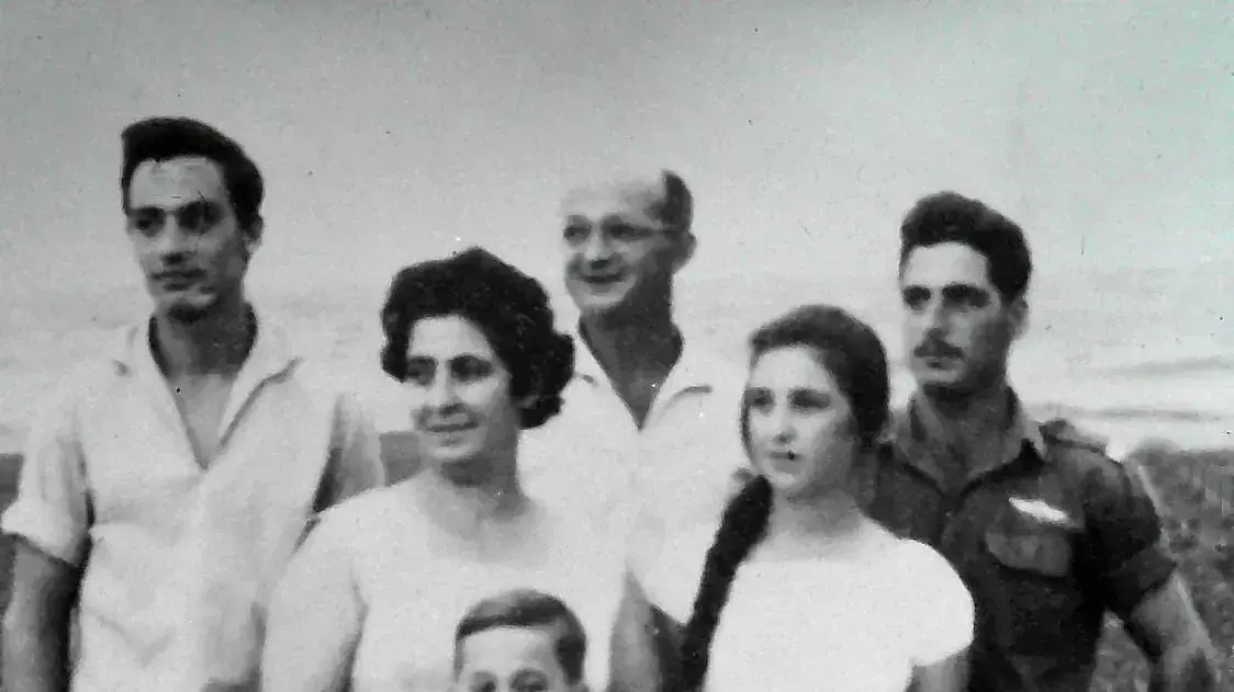 עוזי אילת ומשפחתו, שיר לכת עוזי אילת ומשפחתו, שיר לכת