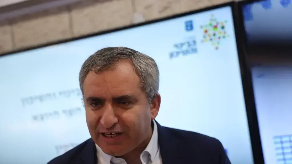 שר השיכון היוצא זאב אלקין בטקס חילופי השרים, ירושלים, 1 בינואר 2022 שר השיכון היוצא זאב אלקין בטקס חילופי השרים, ירושלים, 1 בינואר 2022