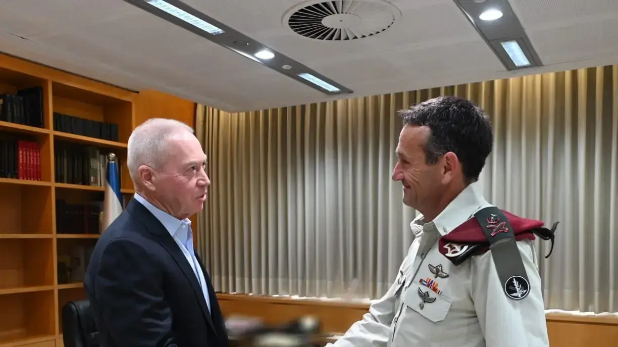 שר הביטחון יואב גלנט נפגש עם הרמטכ״ל המיועד האלוף הרצי הלוי. ינואר 2023 שר הביטחון יואב גלנט נפגש עם הרמטכ״ל המיועד האלוף הרצי הלוי. ינואר 2023