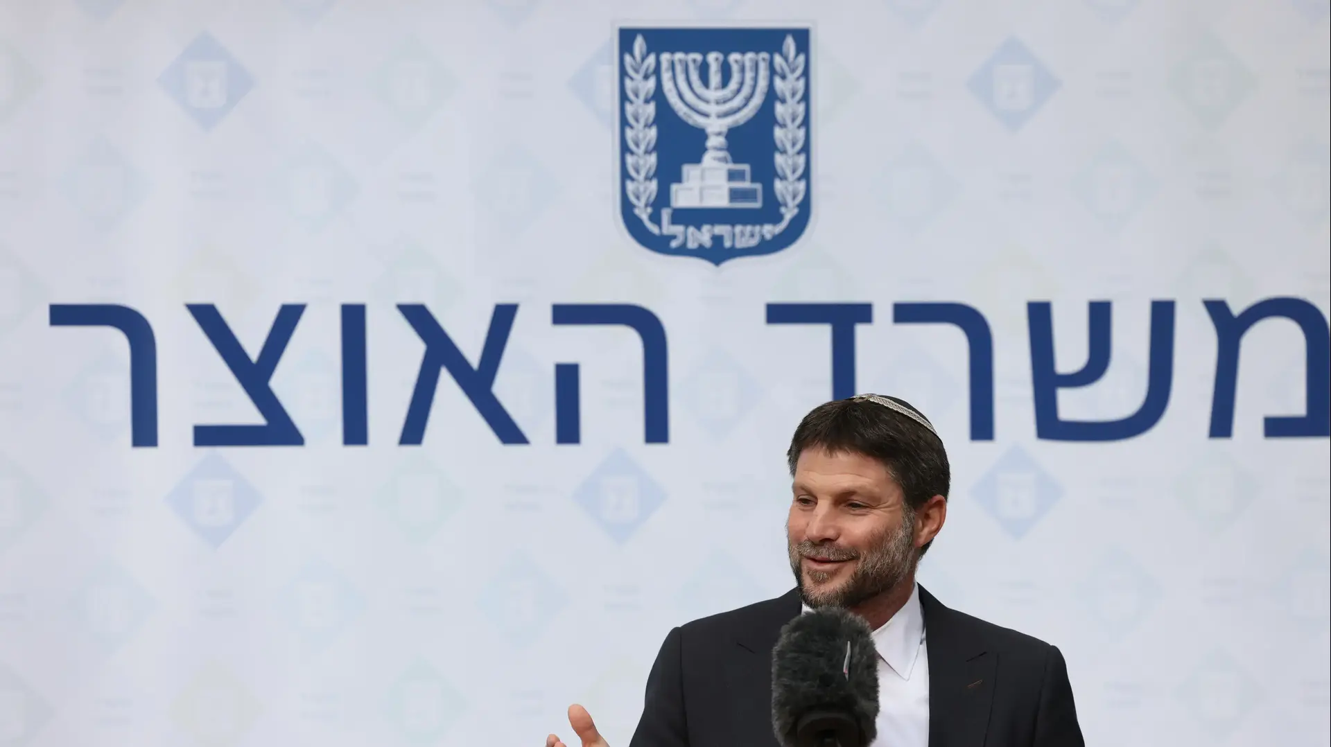 בצלאל סמוטריץ' שר האוצר הנכנס בטקס החילופים, 1 בינואר 2023 בצלאל סמוטריץ' שר האוצר הנכנס בטקס החילופים, 1 בינואר 2023