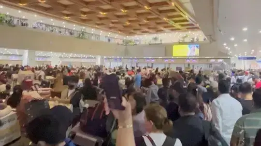 הפסקת חשמל בנמל התעופה הבינלאומי נינוי אקינו (MNL) הובילה לאלפי אנשים תקועים הפסקת חשמל בנמל התעופה הבינלאומי נינוי אקינו (MNL) הובילה לאלפי אנשים תקועים