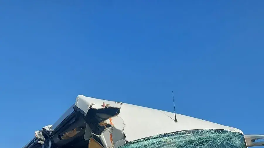 תאונת דרכים קשה בכביש 1 לכיוון ירושלים (מזרח) אחרי מחלף לטרון, במעורבות אוטובוס ומשאית.
ינואר 2023 תאונת דרכים קשה בכביש 1 לכיוון ירושלים (מזרח) אחרי מחלף לטרון, במעורבות אוטובוס ומשאית.
ינואר 2023
